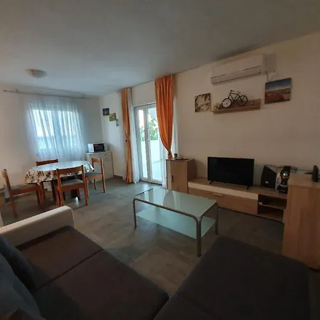 Lucija Apartment