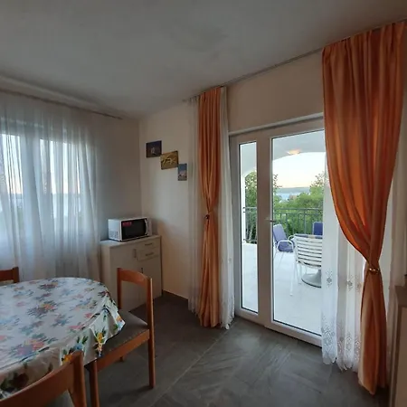 Lucija Apartment Maslenica