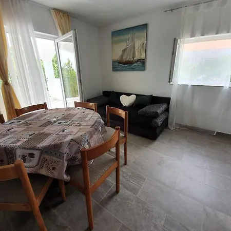 アパート Lucija マスレニツァ